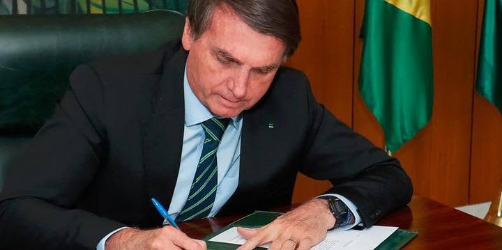 Bolsonaro veta projeto que previa prioridade a mulher chefe de família no  pagamento do auxílio emergencial - Repórter Bahia